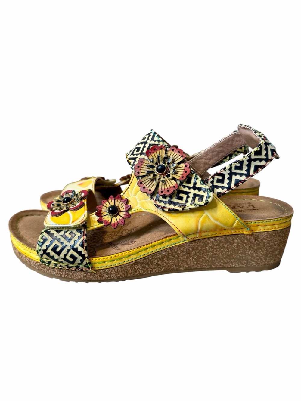 Spring Step L'Artiste Radcliff Genuine Leather Flower Applique Sandals. Size 9.5